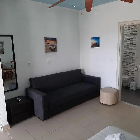 In With Sea Views & Pool Daire