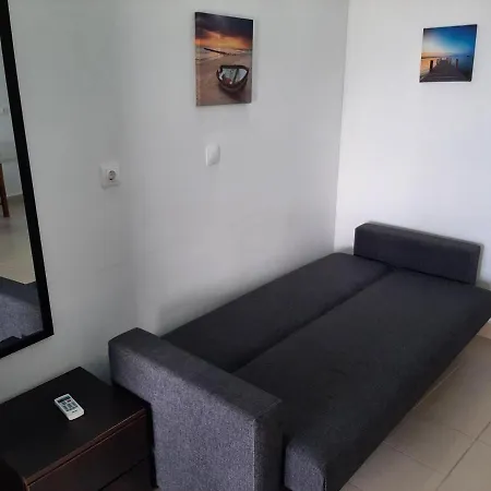 Daire In With Sea Views & Pool