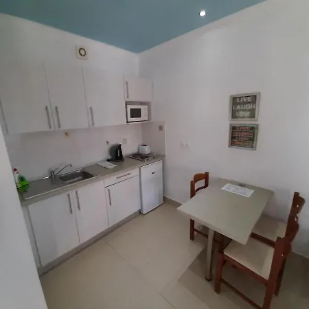 In With Sea Views & Pool *